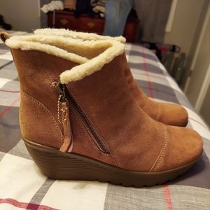 Skechers wedged booties with side zipper